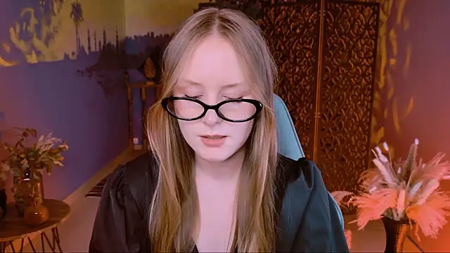 Snapshot of VivienLeeigh chatting on 09/24/25, 03:04 VivienLeeigh online show from 09/24/25, 03:04