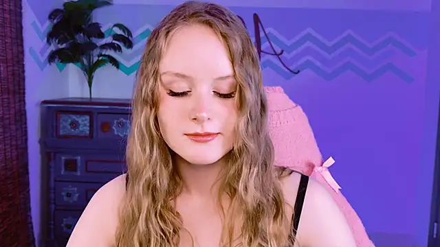 Snapshot of VivienLeeigh chatting on 10/22/25, 04:40 VivienLeeigh online show from 10/22/25, 04:40