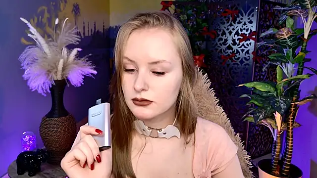 Snapshot of VivienLeeigh chatting on 02/18/26, 09:05 VivienLeeigh online show from 02/18/26, 09:05