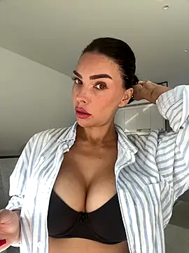 Snapshot of krissiswrld- chatting on 11/23/25, 11:54 krissiswrld- online show from 11/23/25, 11:54