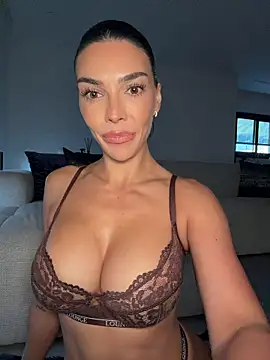 Snapshot of krissiswrld- chatting on 03/07/26, 03:42 krissiswrld- online show from 03/07/26, 03:42