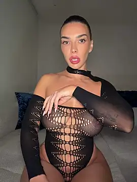 Snapshot of krissiswrld- chatting on 04/07/26, 06:30 krissiswrld- online show from 04/07/26, 06:30