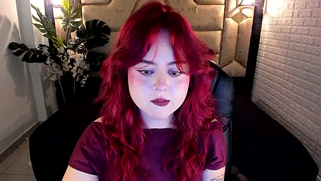 Snapshot of crimson_tati_ chatting on 03/25/26, 04:07 crimson tati online show from 03/25/26, 04:07