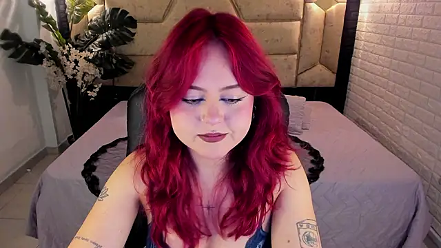 Snapshot of crimson_tati_ chatting on 03/28/26, 04:45 crimson tati online show from 03/28/26, 04:45