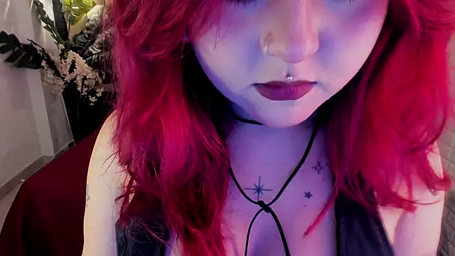 Snapshot of crimson_tati_ chatting on 04/10/26, 05:34 crimson tati online show from 04/10/26, 05:34