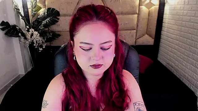 Snapshot of crimson_tati_ chatting on 04/14/26, 05:46 crimson tati online show from 04/14/26, 05:46