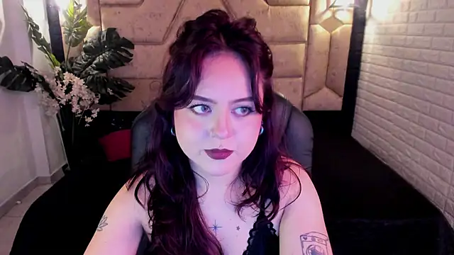 Snapshot of crimson_tati_ chatting on 04/22/26, 06:16 crimson tati online show from 04/22/26, 06:16