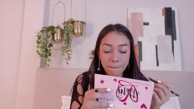 MiaOconner online show from 01/07/25, 01:03