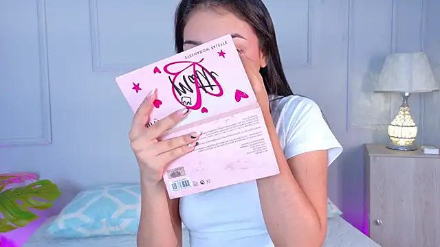 MiaOconner online show from 09/26/25, 08:13