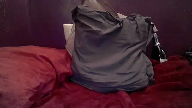 Snapshot of Cindy22 chatting on 02/02/25, 10:17 Cindy22 online show from 02/02/25, 10:17