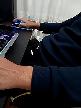 Snapshot of SertSikici022 chatting on 12/01/24, 04:40 SertSikici022 online show from 12/01/24, 04:40