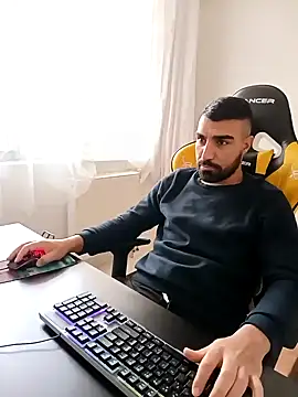 Snapshot of SertSikici022 chatting on 12/04/24, 08:12 SertSikici022 online show from 12/04/24, 08:12