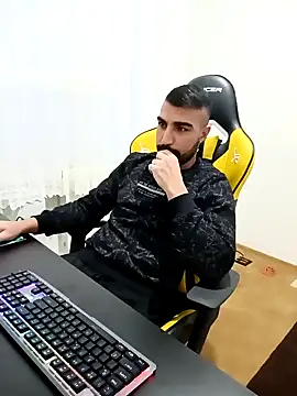 Snapshot of SertSikici022 chatting on 12/04/24, 01:53 SertSikici022 online show from 12/04/24, 01:53