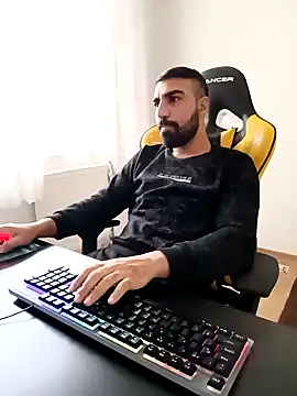 Snapshot of SertSikici022 chatting on 12/08/24, 11:46 SertSikici022 online show from 12/08/24, 11:46