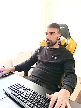 Snapshot of SertSikici022 chatting on 12/15/24, 12:17 SertSikici022 online show from 12/15/24, 12:17