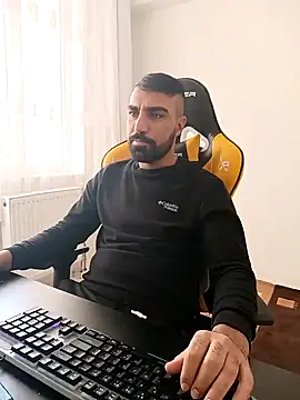 Snapshot of SertSikici022 chatting on 12/17/24, 11:39 SertSikici022 online show from 12/17/24, 11:39