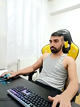 Snapshot of SertSikici022 chatting on 12/19/24, 09:06 SertSikici022 online show from 12/19/24, 09:06