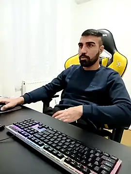 Snapshot of SertSikici022 chatting on 12/23/24, 03:33 SertSikici022 online show from 12/23/24, 03:33