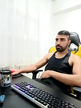 Snapshot of SertSikici022 chatting on 12/26/24, 04:36 SertSikici022 online show from 12/26/24, 04:36