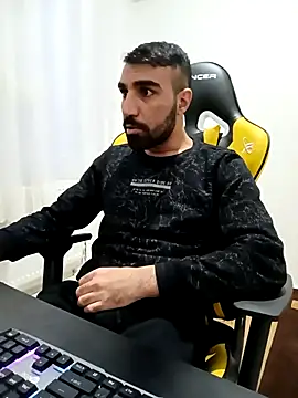 Snapshot of SertSikici022 chatting on 02/23/25, 03:18 SertSikici022 online show from 02/23/25, 03:18