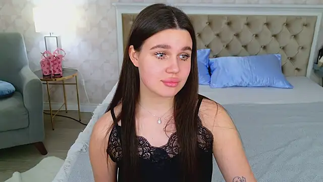 RihannaRose online show from 02/08/25, 10:51