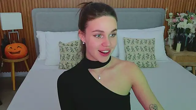 RihannaRose online show from 10/26/25, 05:08