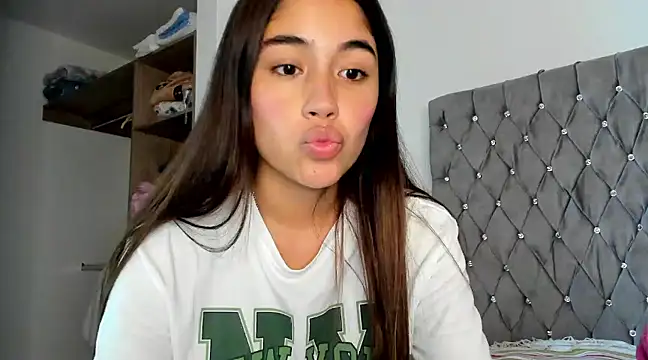 Snapshot of AriaMontgomery chatting on 12/13/24, 12:42 AriaMontgomery online show from 12/13/24, 12:42