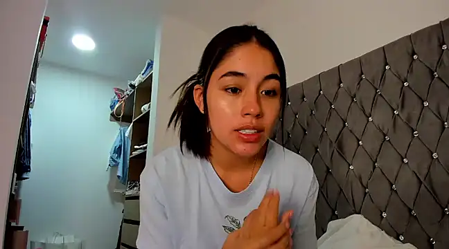 Snapshot of AriaMontgomery chatting on 12/20/24, 07:44 AriaMontgomery online show from 12/20/24, 07:44