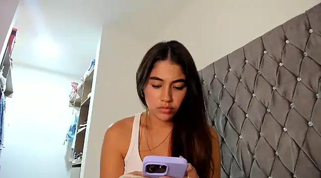 Snapshot of AriaMontgomery chatting on 12/21/24, 11:45 AriaMontgomery online show from 12/21/24, 11:45