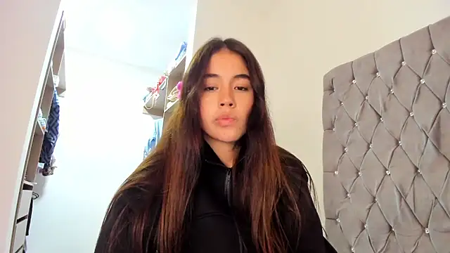 Snapshot of AriaMontgomery chatting on 12/31/24, 04:49 AriaMontgomery online show from 12/31/24, 04:49