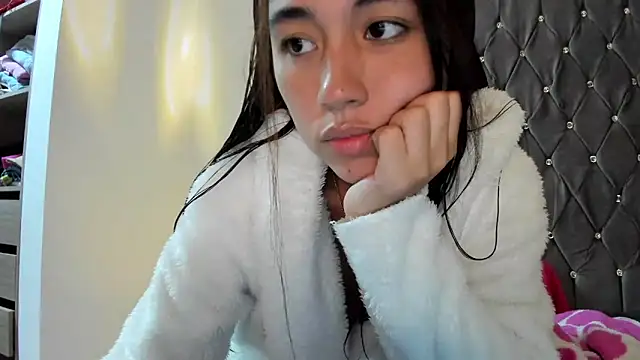 Snapshot of AriaMontgomery chatting on 01/14/25, 04:04 AriaMontgomery online show from 01/14/25, 04:04