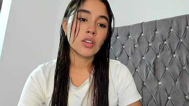 Snapshot of AriaMontgomery chatting on 01/27/25, 05:47 AriaMontgomery online show from 01/27/25, 05:47