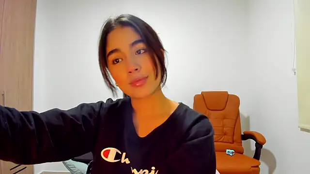 Snapshot of AriaMontgomery chatting on 02/24/25, 05:00 AriaMontgomery online show from 02/24/25, 05:00