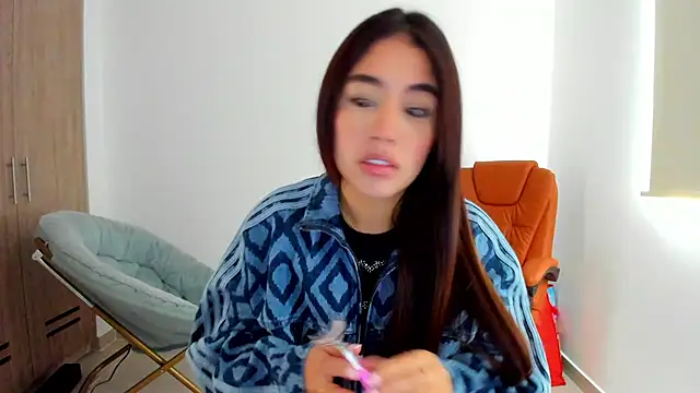 Snapshot of AriaMontgomery chatting on 03/06/25, 12:09 AriaMontgomery online show from 03/06/25, 12:09