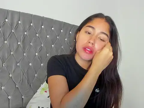 Snapshot of AriaMontgomery chatting on 09/12/25, 04:01 AriaMontgomery online show from 09/12/25, 04:01