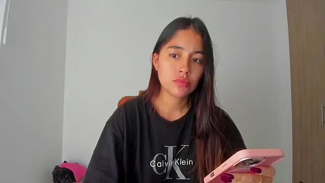 Snapshot of AriaMontgomery chatting on 11/07/25, 01:05 AriaMontgomery online show from 11/07/25, 01:05