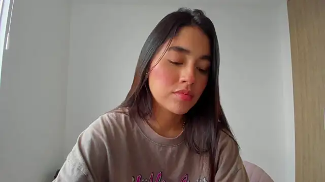 Snapshot of AriaMontgomery chatting on 12/01/25, 08:47 AriaMontgomery online show from 12/01/25, 08:47