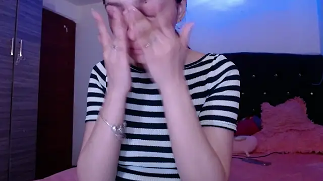 holy juli online show from 07/16/26, 03:56
