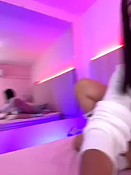 Snapshot of KellyOlsenbe chatting on 12/18/25, 10:05 KellyOlsenbe online show from 12/18/25, 10:05