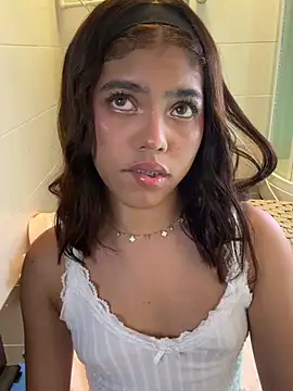 Snapshot of KellyOlsenbe chatting on 03/04/26, 08:04 KellyOlsenbe online show from 03/04/26, 08:04