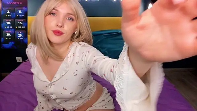 Snapshot of Fluffy_Monica chatting on 02/04/25, 01:34 Fluffy Monica online show from 02/04/25, 01:34