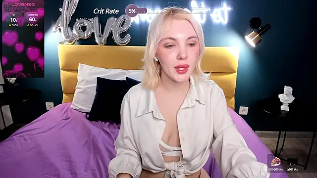 Snapshot of Fluffy_Monica chatting on 03/11/25, 03:59 Fluffy Monica online show from 03/11/25, 03:59