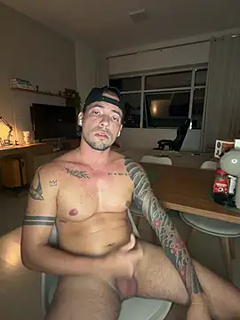 Snapshot of Kaueleon chatting on 04/14/26, 03:12 Kaueleon online show from 04/14/26, 03:12