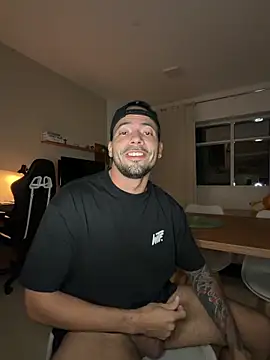 Snapshot of Kaueleon chatting on 04/20/26, 03:53 Kaueleon online show from 04/20/26, 03:53