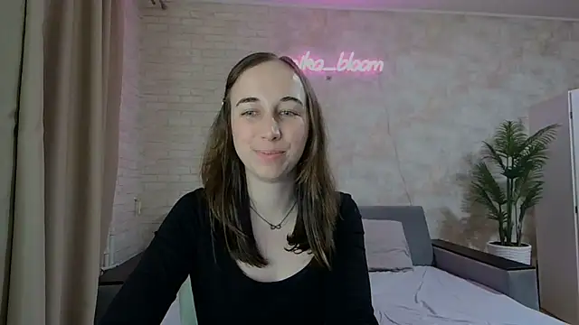 Snapshot of Anika_bloom chatting on 02/06/25, 05:35 Anika bloom online show from 02/06/25, 05:35