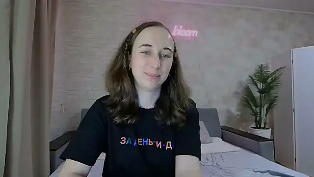 Snapshot of Anika_bloom chatting on 02/07/25, 11:24 Anika bloom online show from 02/07/25, 11:24