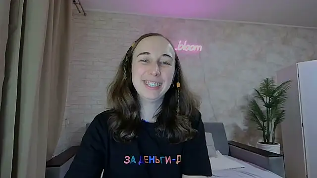 Snapshot of Anika_bloom chatting on 02/08/25, 05:29 Anika bloom online show from 02/08/25, 05:29