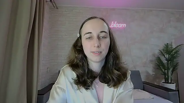 Snapshot of Anika_bloom chatting on 02/10/25, 06:20 Anika bloom online show from 02/10/25, 06:20