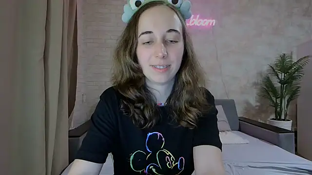 Snapshot of Anika_bloom chatting on 02/10/25, 11:13 Anika bloom online show from 02/10/25, 11:13