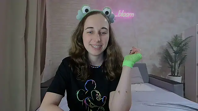 Snapshot of Anika_bloom chatting on 02/11/25, 03:18 Anika bloom online show from 02/11/25, 03:18